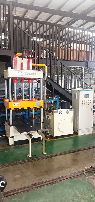 山東德州液壓機(jī)需求客戶定制的60噸精密伺服液壓機(jī)圓滿交貨，祝賀！